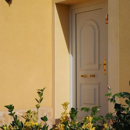 Chalet Independiente Con Bodega - El Jardin Abades (Segovia)