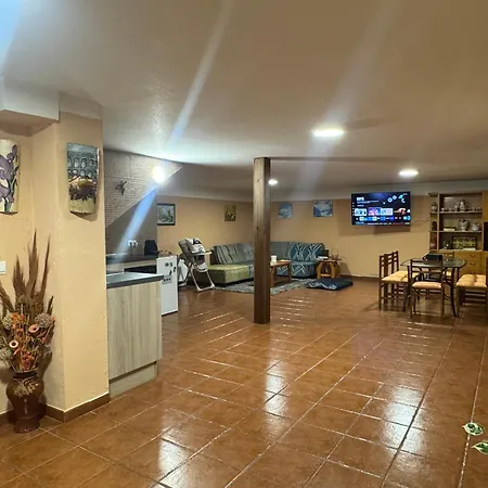 Chalet Independiente Con Bodega - El Jardin Casa vacanze *