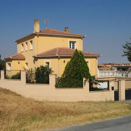 Chalet Independiente Con Bodega - El Jardin Casa vacanze *